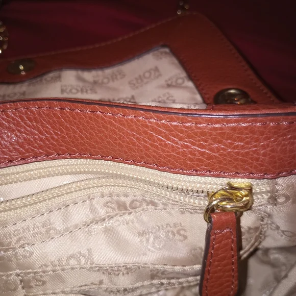 Michael Kors purse - Picture 4 of 11